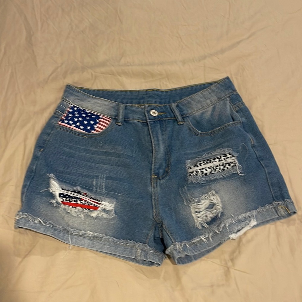 Cutoff Jean shorts